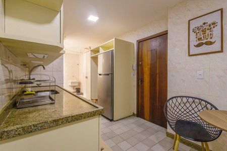 Apartamento à venda com 180m², 4 quartos e 3 vagas Apartamento à venda com 180m², 4 quartos e 3 vagasCozinha