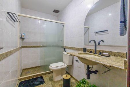 Apartamento à venda com 180m², 4 quartos e 3 vagas Apartamento à venda com 180m², 4 quartos e 3 vagasBanheiro da Suíte