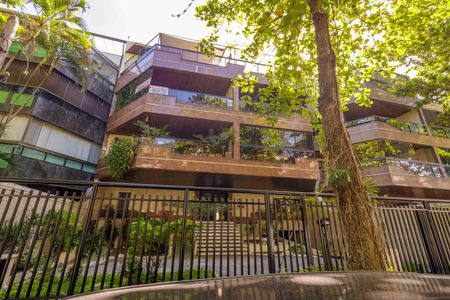 Apartamento à venda com 180m², 4 quartos e 3 vagas Apartamento à venda com 180m², 4 quartos e 3 vagasFachada