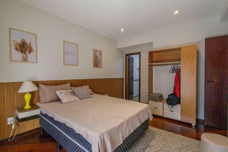 Apartamento à venda com 180m², 4 quartos e 3 vagas Apartamento à venda com 180m², 4 quartos e 3 vagasSuíte