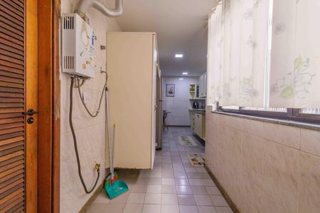 Apartamento à venda com 180m², 4 quartos e 3 vagas Apartamento à venda com 180m², 4 quartos e 3 vagasÁrea de Serviço