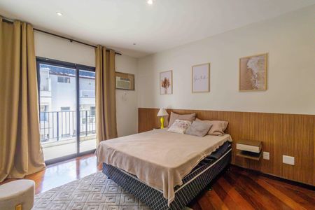 Apartamento à venda com 180m², 4 quartos e 3 vagas Apartamento à venda com 180m², 4 quartos e 3 vagasSuíte