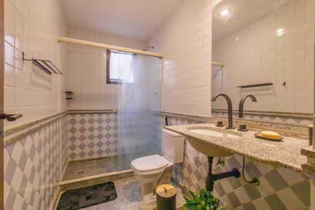 Apartamento à venda com 180m², 4 quartos e 3 vagas Apartamento à venda com 180m², 4 quartos e 3 vagasBanheiro Social