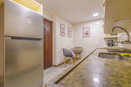 Apartamento à venda com 180m², 4 quartos e 3 vagas Apartamento à venda com 180m², 4 quartos e 3 vagasCozinha