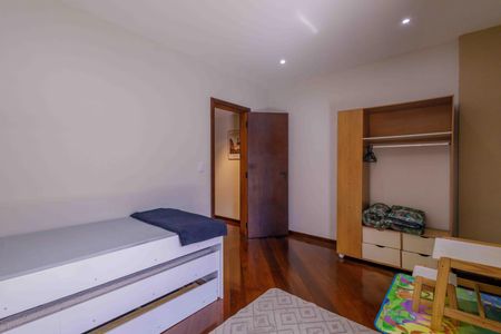 Apartamento à venda com 180m², 4 quartos e 3 vagas Apartamento à venda com 180m², 4 quartos e 3 vagasQuarto 2