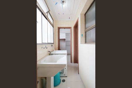 Apartamento à venda com 77m², 3 quartos e 1 vagaÁrea de serviço