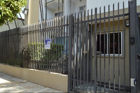 Apartamento à venda com 65m², 2 quartos e 2 vagasFachada + Plaquinha