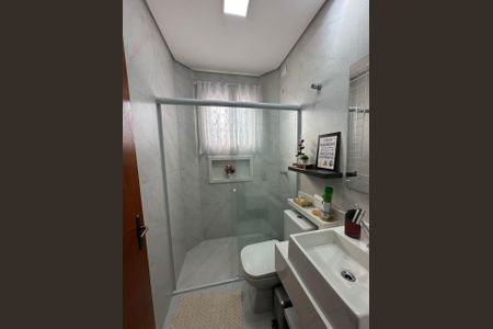 Casa de condomínio à venda com 390m², 4 quartos e 8 vagas Casa de condomínio à venda com 390m², 4 quartos e 8 vagasBanheiro