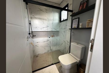 Casa de condomínio à venda com 390m², 4 quartos e 8 vagas Casa de condomínio à venda com 390m², 4 quartos e 8 vagasBanheiro