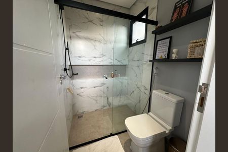 Casa de condomínio à venda com 390m², 4 quartos e 8 vagas Casa de condomínio à venda com 390m², 4 quartos e 8 vagasBanheiro