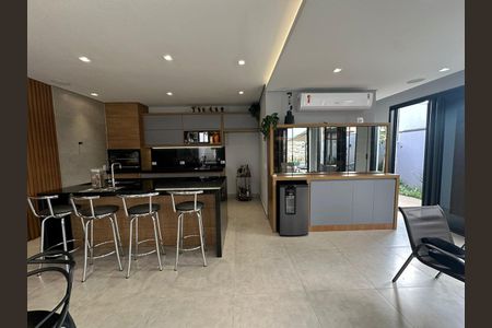 Casa de condomínio à venda com 390m², 4 quartos e 8 vagas Casa de condomínio à venda com 390m², 4 quartos e 8 vagasEspaço Gourmet