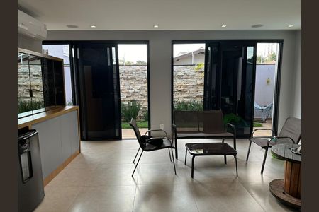 Casa de condomínio à venda com 390m², 4 quartos e 8 vagas Casa de condomínio à venda com 390m², 4 quartos e 8 vagasEspaço Gourmet