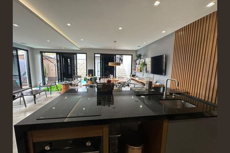 Casa de condomínio à venda com 390m², 4 quartos e 8 vagas Casa de condomínio à venda com 390m², 4 quartos e 8 vagasEspaço Gourmet