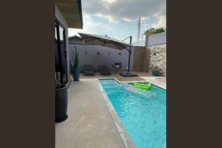 Casa de condomínio à venda com 390m², 4 quartos e 8 vagas Casa de condomínio à venda com 390m², 4 quartos e 8 vagasPiscina