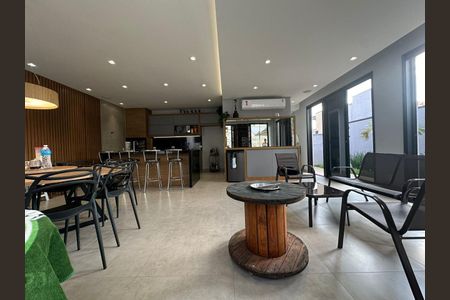 Casa de condomínio à venda com 390m², 4 quartos e 8 vagas Casa de condomínio à venda com 390m², 4 quartos e 8 vagasEspaço Gourmet