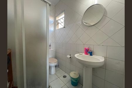Casa à venda com 170m², 4 quartos e 2 vagas Casa à venda com 170m², 4 quartos e 2 vagasBanheiro 2