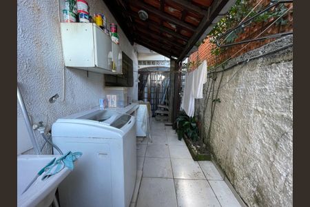 Casa à venda com 170m², 4 quartos e 2 vagas Casa à venda com 170m², 4 quartos e 2 vagasÁrea de Serviço