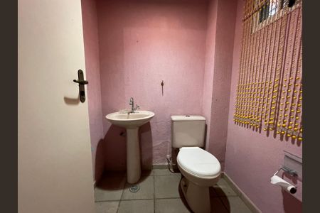 Casa à venda com 170m², 4 quartos e 2 vagas Casa à venda com 170m², 4 quartos e 2 vagasBanheiro 1