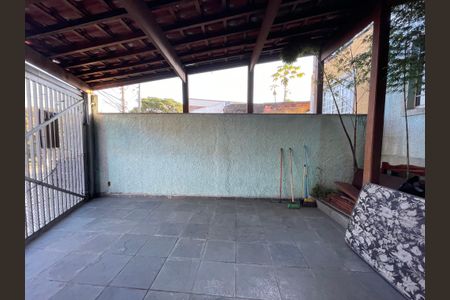 Casa à venda com 170m², 4 quartos e 2 vagas Casa à venda com 170m², 4 quartos e 2 vagasGaragem