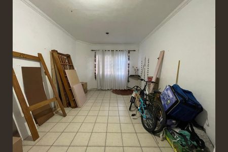 Casa à venda com 170m², 4 quartos e 2 vagas Casa à venda com 170m², 4 quartos e 2 vagasSala