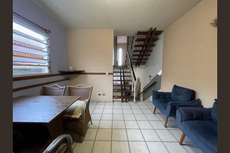 Casa à venda com 170m², 4 quartos e 2 vagas Casa à venda com 170m², 4 quartos e 2 vagasSala de Jantar