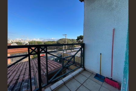 Casa à venda com 170m², 4 quartos e 2 vagas Casa à venda com 170m², 4 quartos e 2 vagasVaranda