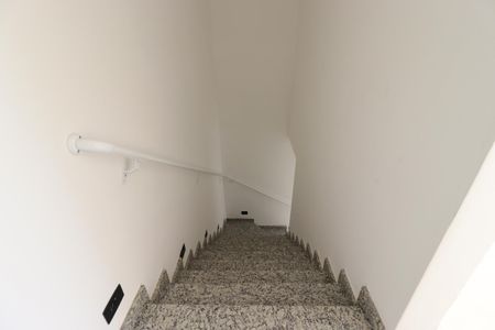 Apartamento à venda com 100m², 2 quartos e 1 vagaEscada