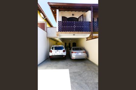 Casa à venda com 181m², 4 quartos e 4 vagas Casa à venda com 181m², 4 quartos e 4 vagasGaragem