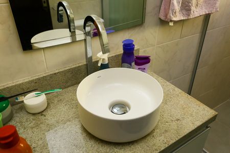 Casa à venda com 181m², 4 quartos e 4 vagas Casa à venda com 181m², 4 quartos e 4 vagasBanheiro da Suíte 2