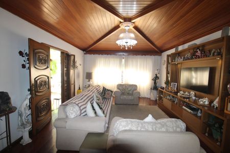 Casa à venda com 349m², 5 quartos e 6 vagasSala