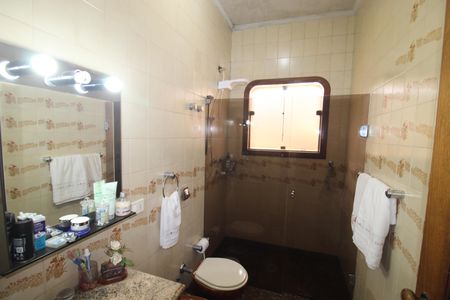 Casa à venda com 349m², 5 quartos e 6 vagasQuarto 1 - Banheiro