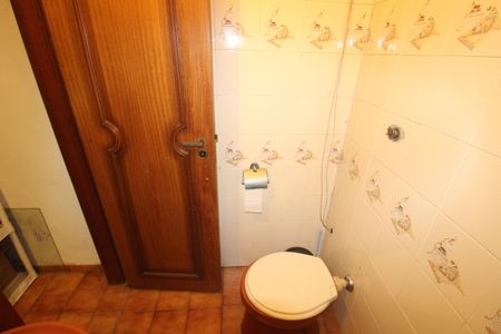 Casa à venda com 349m², 5 quartos e 6 vagasÁrea de Serviço - Quarto 2 - Banheiro