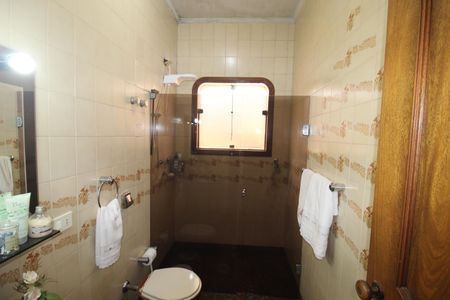 Casa à venda com 349m², 5 quartos e 6 vagasQuarto 1 - Banheiro