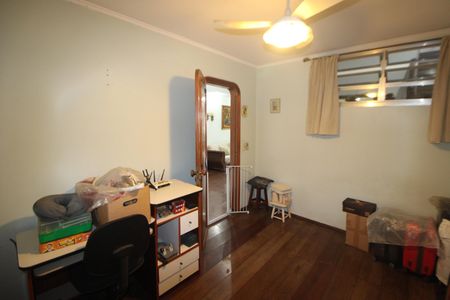 Casa à venda com 349m², 5 quartos e 6 vagasÁrea de Serviço - Quarto