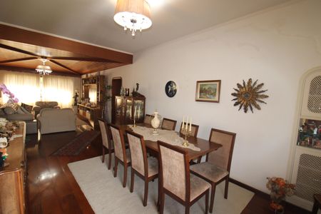 Casa à venda com 349m², 5 quartos e 6 vagasSala