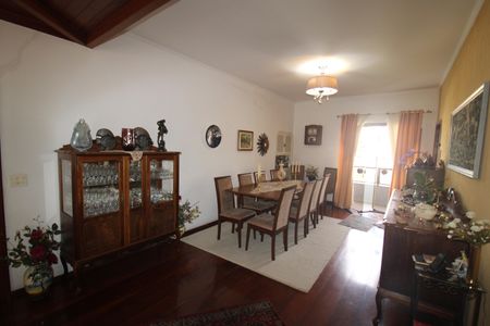 Casa à venda com 349m², 5 quartos e 6 vagasSala