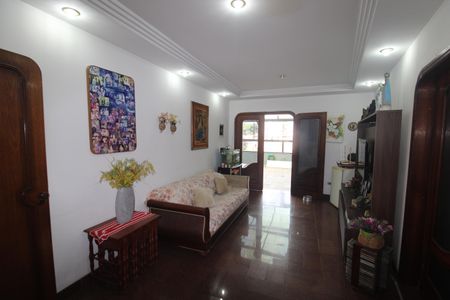 Casa à venda com 349m², 5 quartos e 6 vagasÁrea de Serviço - Hall