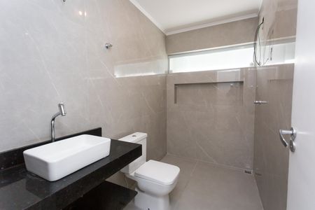 Casa para alugar com 350m², 3 quartos e 4 vagasBanheiro da Suíte 1