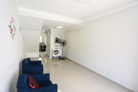 Casa à venda com 88m², 2 quartos e 2 vagasSala