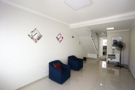 Casa à venda com 88m², 2 quartos e 2 vagasSala