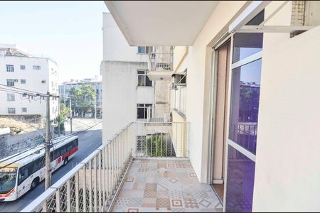 Apartamento à venda com 98m², 3 quartos e 2 vagas Apartamento à venda com 98m², 3 quartos e 2 vagasSuíte