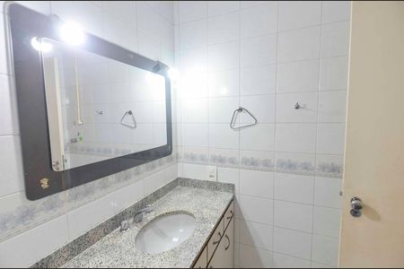 Apartamento à venda com 98m², 3 quartos e 2 vagas Apartamento à venda com 98m², 3 quartos e 2 vagasBanheiro da Suíte