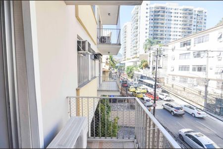 Apartamento à venda com 98m², 3 quartos e 2 vagas Apartamento à venda com 98m², 3 quartos e 2 vagasSala