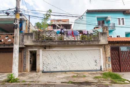 Casa para alugar com 100m², 2 quartos e 2 vagasFachada 