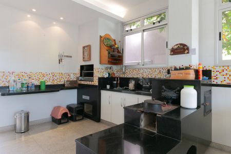 Casa à venda com 607m², 5 quartos e 10 vagasEspaço Gourmet