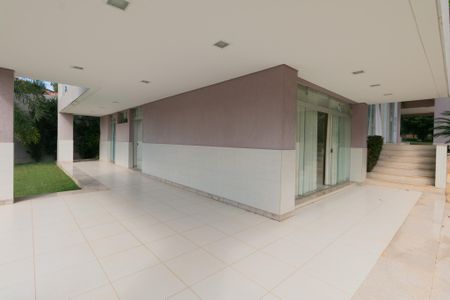 Casa à venda com 607m², 5 quartos e 10 vagasVaranda Quartos