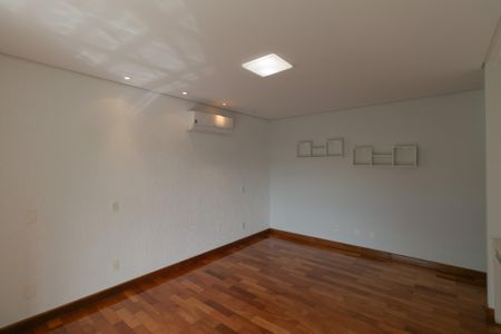 Casa à venda com 607m², 5 quartos e 10 vagasQuarto 1 Suite