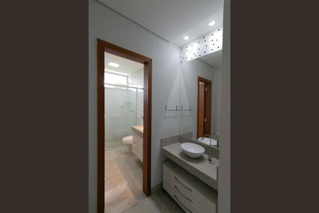 Casa à venda com 607m², 5 quartos e 10 vagasBanheiro Social