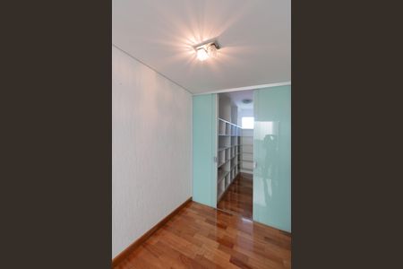 Casa à venda com 607m², 5 quartos e 10 vagasCorredor