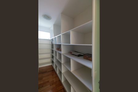 Casa à venda com 607m², 5 quartos e 10 vagasCorredor